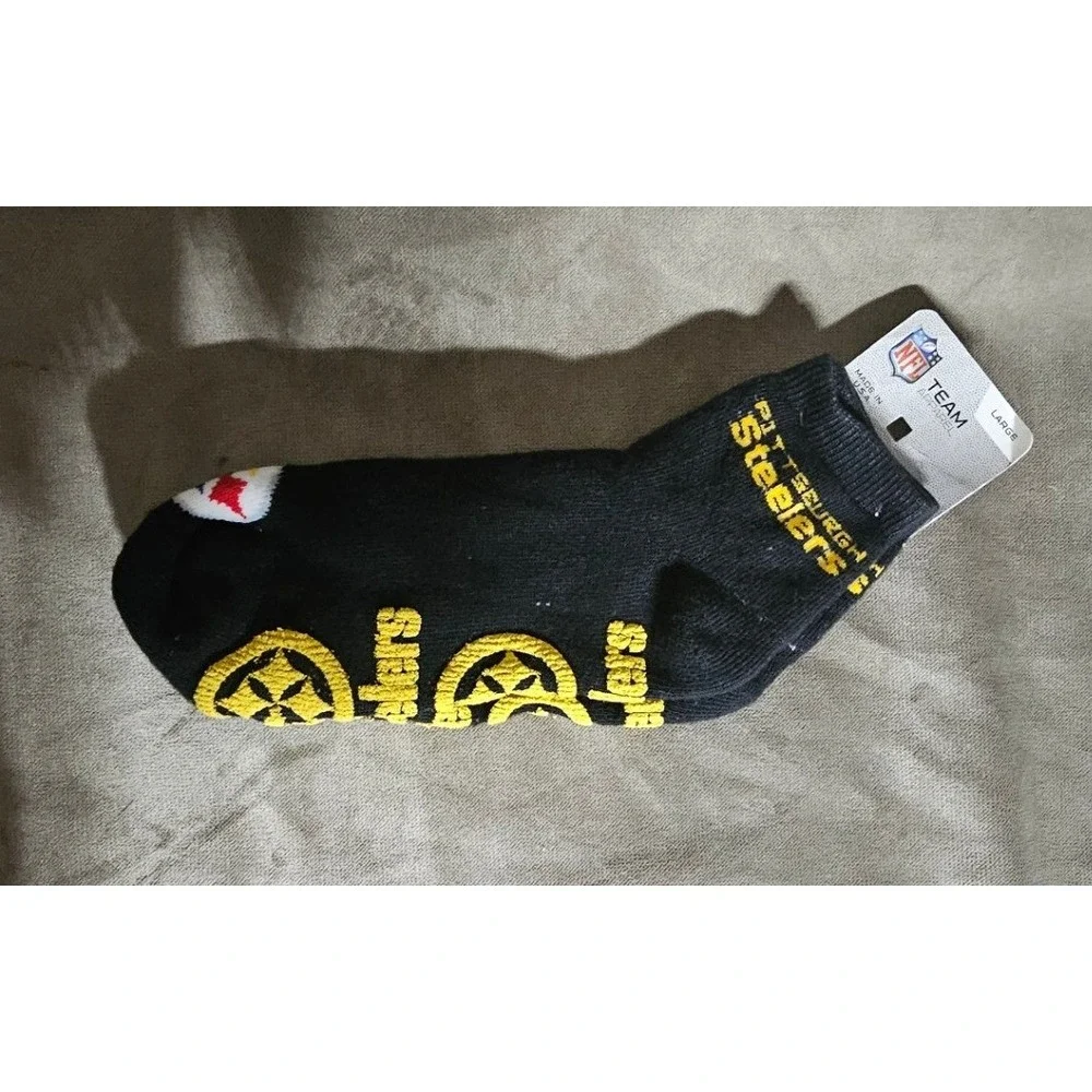 Pittsburgh Steelers AFC 2010 Conference Champions Beanie Hat and FBF Socks Set